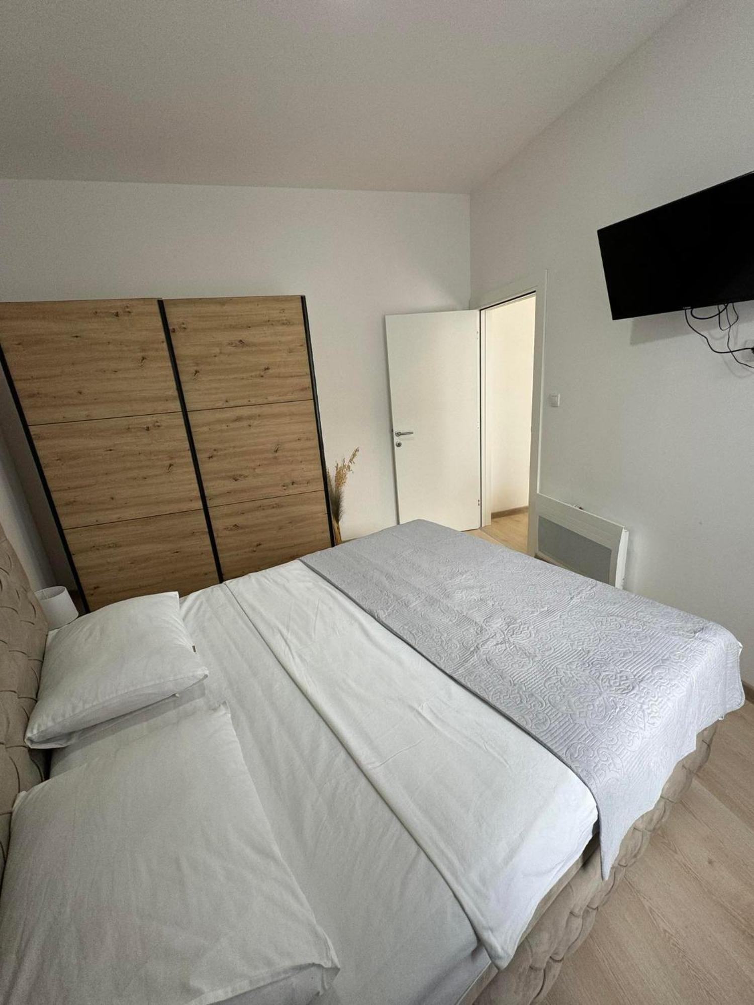 Royal Apartment *